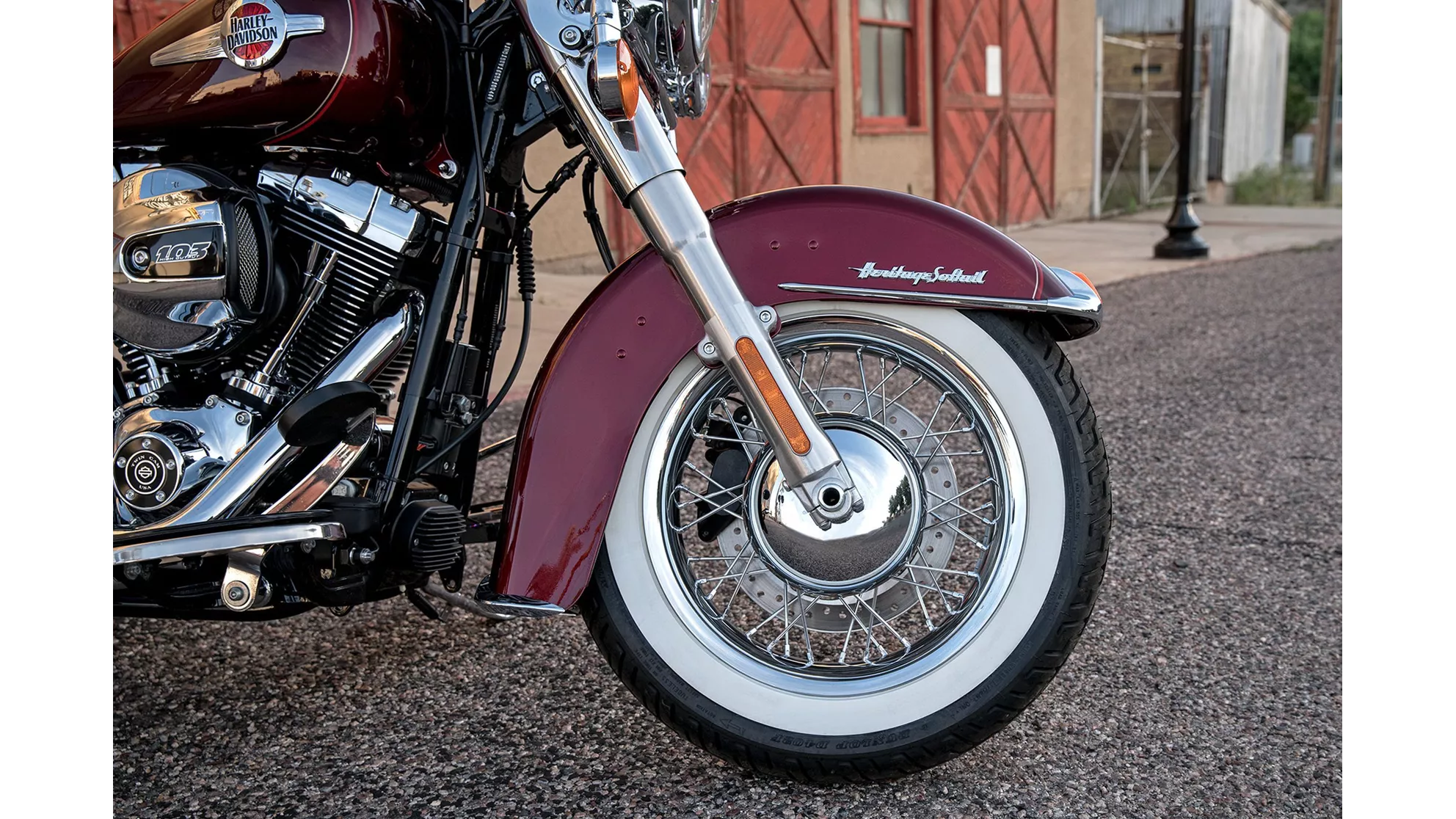 Harley-Davidson Softail Heritage Classic FLSTC - Obraz 1